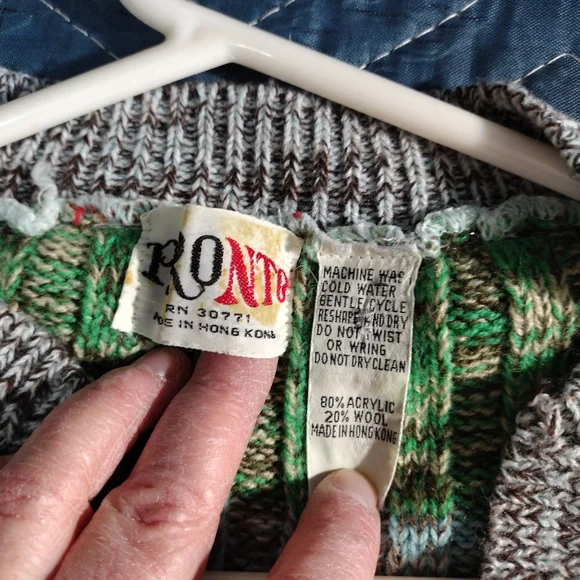 Colorful V-Neck Sweater with Belt - Picture 4 of 5